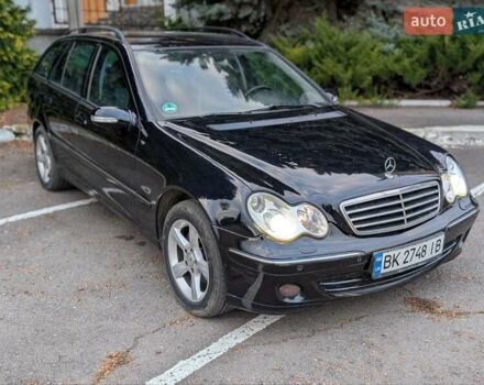 Мерседес Ц-Клас 2006 у Рівному на Automoto.ua Синій Мерседес Ц-Клас, об'ємом двигуна 2.15 л та пробігом 385 тис. км за 5800 $, фото 4 на Automoto.ua