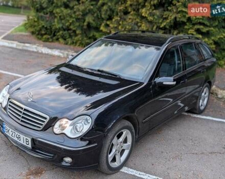 Мерседес Ц-Клас 2006 у Рівному на Automoto.ua Синій Мерседес Ц-Клас, об'ємом двигуна 2.15 л та пробігом 385 тис. км за 5800 $, фото 2 на Automoto.ua