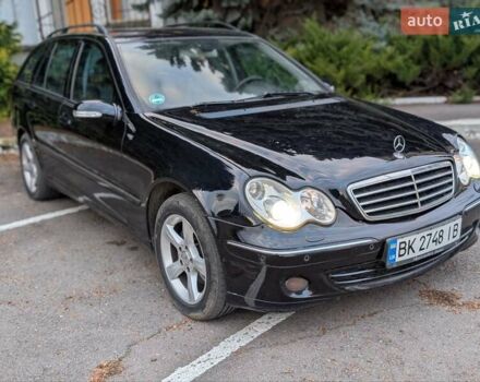 Мерседес Ц-Клас 2006 у Рівному на Automoto.ua Синій Мерседес Ц-Клас, об'ємом двигуна 2.15 л та пробігом 385 тис. км за 5800 $, фото 1 на Automoto.ua
