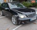 Мерседес Ц-Клас 2006 у Рівному на Automoto.ua Синій Мерседес Ц-Клас, об'ємом двигуна 2.15 л та пробігом 385 тис. км за 5800 $, фото 1 на Automoto.ua