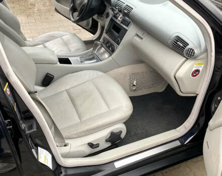 Синий Мерседес Ц-Класс, объемом двигателя 1.8 л и пробегом 280 тыс. км за 5899 $, фото 13 на Automoto.ua