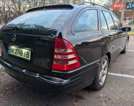 Мерседес Ц-Клас 2006 у Рівному на Automoto.ua Синій Мерседес Ц-Клас, об'ємом двигуна 2.15 л та пробігом 385 тис. км за 5800 $, фото 10 на Automoto.ua