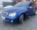 Синий Мерседес Ц-Класс, объемом двигателя 2.15 л и пробегом 250 тыс. км за 6200 $, фото 1 на Automoto.ua