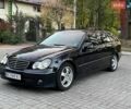 Синий Мерседес Ц-Класс, объемом двигателя 1.8 л и пробегом 300 тыс. км за 5900 $, фото 2 на Automoto.ua
