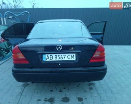 Синий Мерседес Ц-Класс, объемом двигателя 1.8 л и пробегом 421 тыс. км за 2400 $, фото 1 на Automoto.ua