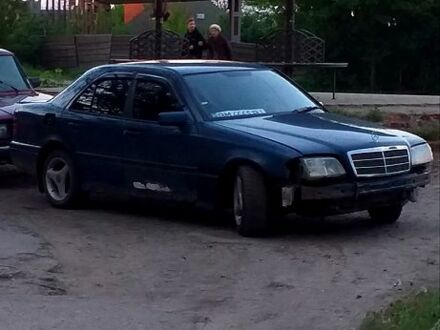 Мерседес Ц-Клас 1994 у Сумах на Automoto.ua Синій Мерседес Ц-Клас, об'ємом двигуна 1.8 л та пробігом 240 тис. км за 1750 $, фото 1 на Automoto.ua