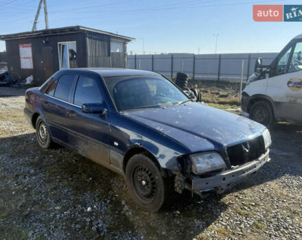 Синий Мерседес Ц-Класс, объемом двигателя 1.8 л и пробегом 280 тыс. км за 1399 $, фото 1 на Automoto.ua