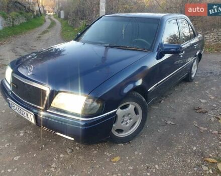 Мерседес Ц-Класс 1995 в Виннице на Automoto.ua Синий Мерседес Ц-Класс, объемом двигателя 1.8 л и пробегом 570 тыс. км за 2497 $, фото 1 на Automoto.ua