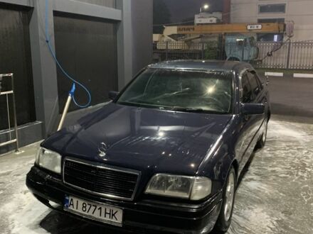 Мерседес Ц-Класс 1995 в Коростене на Automoto.ua Синий Мерседес Ц-Класс, объемом двигателя 2.2 л и пробегом 225 тыс. км за 2100 $, фото 1 на Automoto.ua