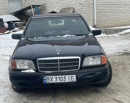 Синий Мерседес Ц-Класс, объемом двигателя 1.8 л и пробегом 410 тыс. км за 1650 $, фото 1 на Automoto.ua