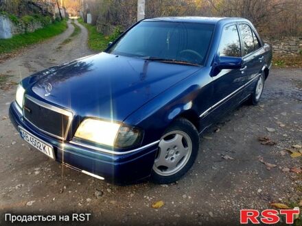 Мерседес Ц-Класс 1995 в Виннице на Automoto.ua Синий Мерседес Ц-Класс, объемом двигателя 1.8 л и пробегом 320 тыс. км за 2497 $, фото 1 на Automoto.ua