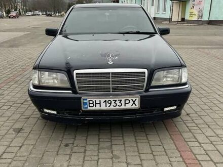 Синий Мерседес Ц-Класс, объемом двигателя 1.8 л и пробегом 386 тыс. км за 3000 $, фото 1 на Automoto.ua