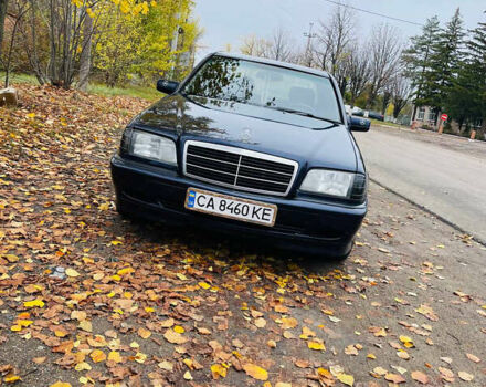 Мерседес Ц-Класс 1995 в Малой Виске на Automoto.ua Синий Мерседес Ц-Класс, объемом двигателя 1.8 л и пробегом 403 тыс. км за 3000 $, фото 1 на Automoto.ua