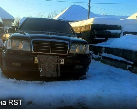 Синий Мерседес Ц-Класс, объемом двигателя 2.8 л и пробегом 200 тыс. км за 4000 $, фото 1 на Automoto.ua