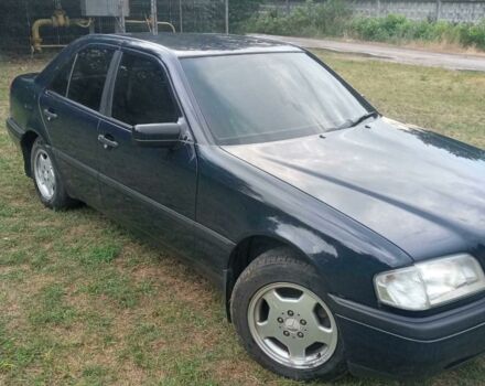 Синій Мерседес Ц-Клас, об'ємом двигуна 1.8 л та пробігом 330 тис. км за 4000 $, фото 1 на Automoto.ua