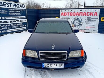 Синий Мерседес Ц-Класс, объемом двигателя 1.8 л и пробегом 470 тыс. км за 2300 $, фото 1 на Automoto.ua