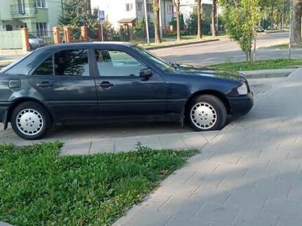 Мерседес Ц-Класс 1996 в Львове на Automoto.ua Синий Мерседес Ц-Класс, объемом двигателя 1.8 л и пробегом 400 тыс. км за 1950 $, фото 1 на Automoto.ua