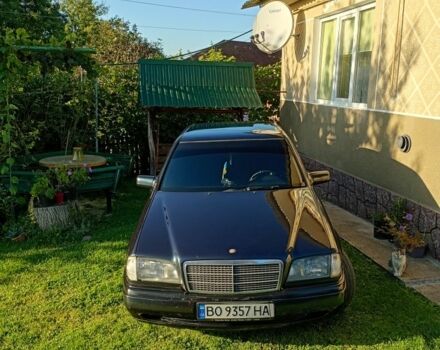 Синий Мерседес Ц-Класс, объемом двигателя 1.8 л и пробегом 286 тыс. км за 2400 $, фото 1 на Automoto.ua