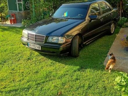 Синий Мерседес Ц-Класс, объемом двигателя 1.8 л и пробегом 286 тыс. км за 2400 $, фото 1 на Automoto.ua