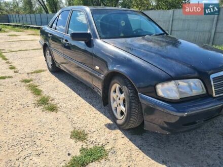 Мерседес Ц-Класс 1997 в Каменке-Бугской на Automoto.ua Синий Мерседес Ц-Класс, объемом двигателя 1.8 л и пробегом 395 тыс. км за 3000 $, фото 1 на Automoto.ua