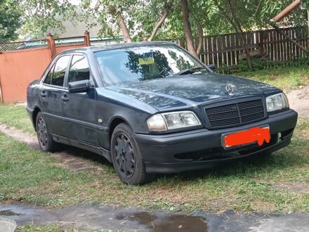 Синий Мерседес Ц-Класс, объемом двигателя 0 л и пробегом 540 тыс. км за 834 $, фото 1 на Automoto.ua