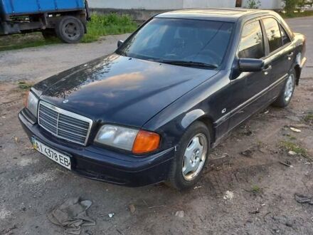 Мерседес Ц-Класс 1997 в Киеве на Automoto.ua Синий Мерседес Ц-Класс, объемом двигателя 2 л и пробегом 270 тыс. км за 1200 $, фото 1 на Automoto.ua