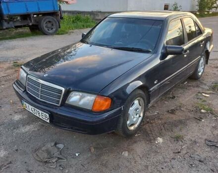 Синій Мерседес Ц-Клас, об'ємом двигуна 2 л та пробігом 270 тис. км за 1200 $, фото 1 на Automoto.ua