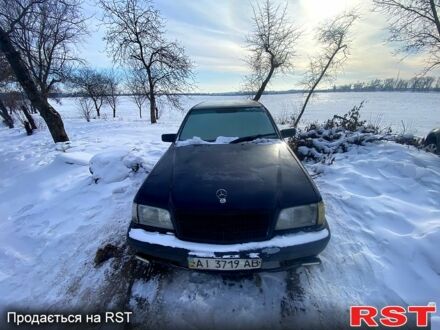 Синий Мерседес Ц-Класс, объемом двигателя 1.8 л и пробегом 400 тыс. км за 1150 $, фото 1 на Automoto.ua