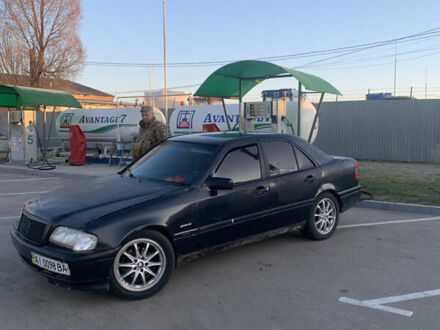 Мерседес Ц-Класс 1997 в Борисполе на Automoto.ua Синий Мерседес Ц-Класс, объемом двигателя 1.8 л и пробегом 290 тыс. км за 1700 $, фото 1 на Automoto.ua
