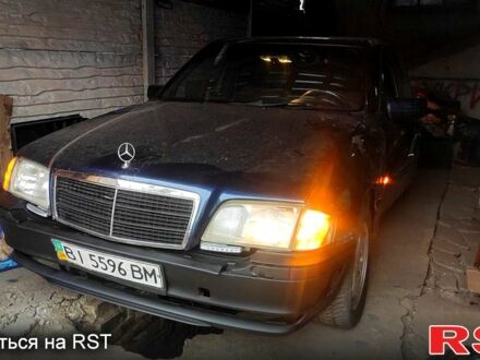 Синий Мерседес Ц-Класс, объемом двигателя 2.8 л и пробегом 330 тыс. км за 1600 $, фото 1 на Automoto.ua