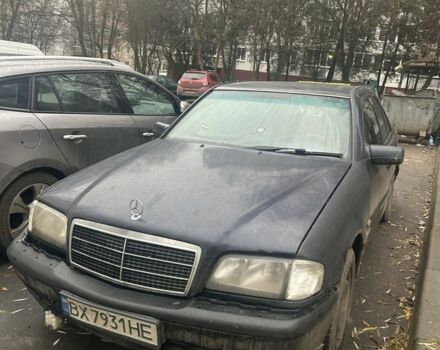 Синій Мерседес Ц-Клас, об'ємом двигуна 1.8 л та пробігом 200 тис. км за 1538 $, фото 1 на Automoto.ua
