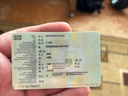Синій Мерседес Ц-Клас, об'ємом двигуна 2 л та пробігом 250 тис. км за 3000 $, фото 1 на Automoto.ua