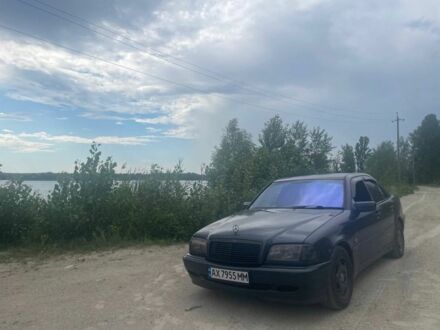 Мерседес Ц-Класс 1999 в Харькове на Automoto.ua Синий Мерседес Ц-Класс, объемом двигателя 1.8 л и пробегом 316 тыс. км за 3000 $, фото 1 на Automoto.ua
