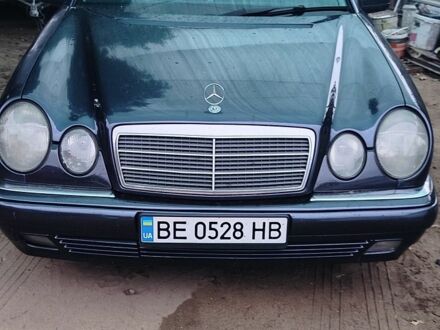 Синій Мерседес Ц-Клас, об'ємом двигуна 3.2 л та пробігом 320 тис. км за 2900 $, фото 1 на Automoto.ua