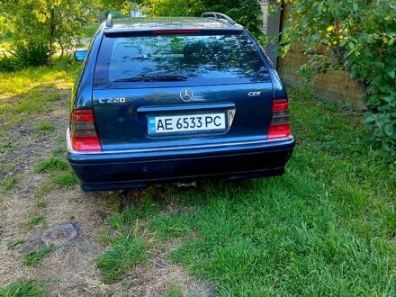 Мерседес Ц-Класс 1999 в Павлограде на Automoto.ua Синий Мерседес Ц-Класс, объемом двигателя 2.1 л и пробегом 700 тыс. км за 3900 $, фото 1 на Automoto.ua