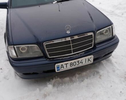 Синий Мерседес Ц-Класс, объемом двигателя 2.1 л и пробегом 420 тыс. км за 4000 $, фото 1 на Automoto.ua