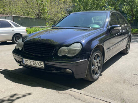 Мерседес Ц-Клас 2000 у Запоріжжя на Automoto.ua Синій Мерседес Ц-Клас, об'ємом двигуна 2.6 л та пробігом 320 тис. км за 5950 $, фото 1 на Automoto.ua