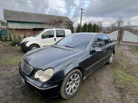 Синий Мерседес Ц-Класс, объемом двигателя 2.15 л и пробегом 394 тыс. км за 3500 $, фото 1 на Automoto.ua