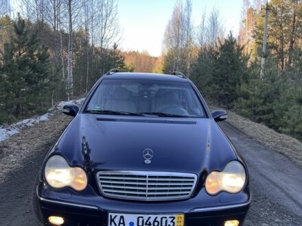 Синий Мерседес Ц-Класс, объемом двигателя 2.2 л и пробегом 400 тыс. км за 1999 $, фото 1 на Automoto.ua