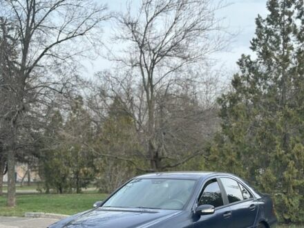 Синий Мерседес Ц-Класс, объемом двигателя 2.2 л и пробегом 400 тыс. км за 1800 $, фото 1 на Automoto.ua