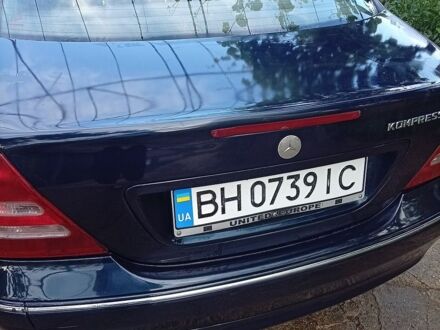 Синій Мерседес Ц-Клас, об'ємом двигуна 2 л та пробігом 330 тис. км за 3500 $, фото 1 на Automoto.ua