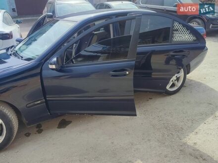 Синий Мерседес Ц-Класс, объемом двигателя 2 л и пробегом 245 тыс. км за 4100 $, фото 1 на Automoto.ua