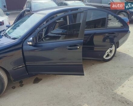 Синий Мерседес Ц-Класс, объемом двигателя 2 л и пробегом 245 тыс. км за 4100 $, фото 1 на Automoto.ua