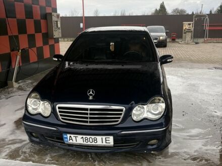 Синій Мерседес Ц-Клас, об'ємом двигуна 2 л та пробігом 300 тис. км за 4500 $, фото 1 на Automoto.ua