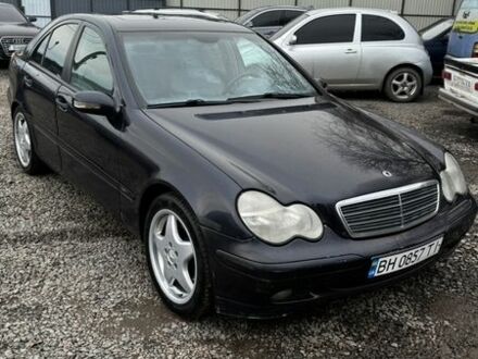 Синий Мерседес Ц-Класс, объемом двигателя 2 л и пробегом 185 тыс. км за 3400 $, фото 1 на Automoto.ua