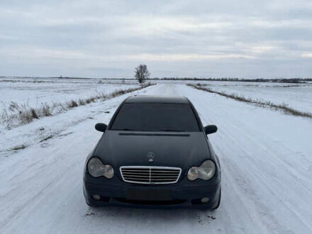 Синий Мерседес Ц-Класс, объемом двигателя 2.15 л и пробегом 568 тыс. км за 5000 $, фото 1 на Automoto.ua