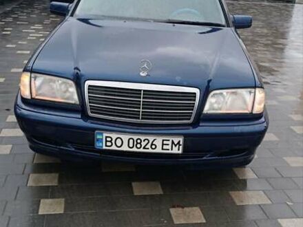 Синий Мерседес Ц-Класс, объемом двигателя 1.8 л и пробегом 250 тыс. км за 3000 $, фото 1 на Automoto.ua