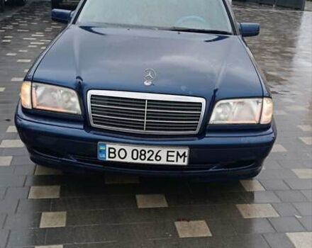 Синий Мерседес Ц-Класс, объемом двигателя 1.8 л и пробегом 250 тыс. км за 3000 $, фото 1 на Automoto.ua