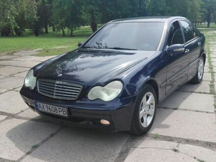 Синій Мерседес Ц-Клас, об'ємом двигуна 2 л та пробігом 350 тис. км за 3300 $, фото 1 на Automoto.ua