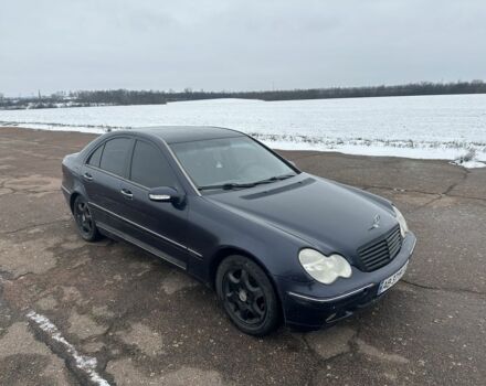 Синий Мерседес Ц-Класс, объемом двигателя 2 л и пробегом 230 тыс. км за 2750 $, фото 1 на Automoto.ua